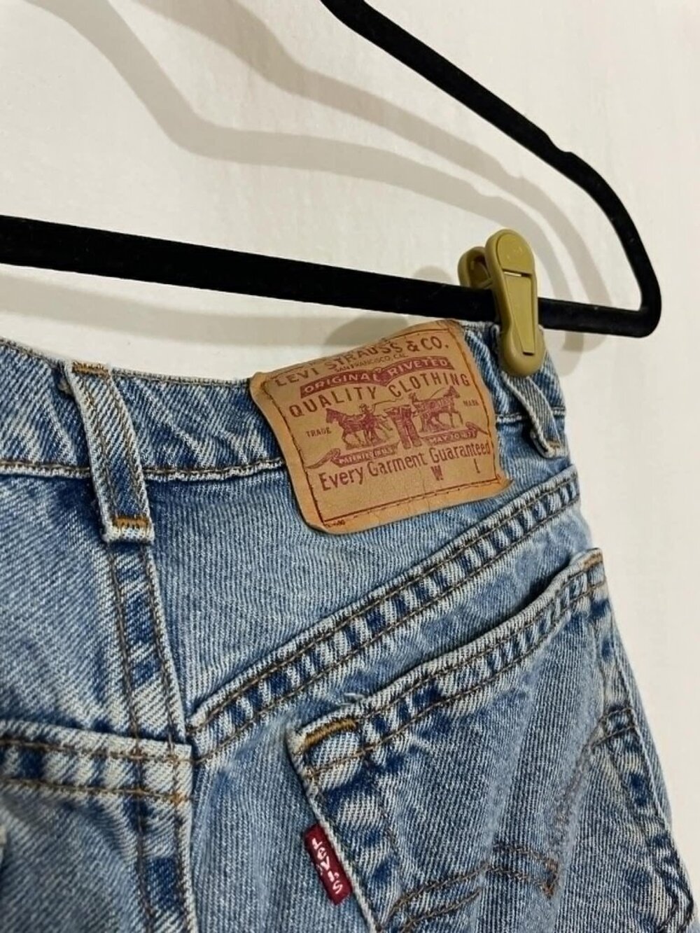 Women's Levi Denim Shorts - Picture 4 of 9